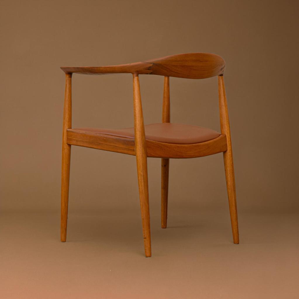 Cadeira The Chair - Louro Freijó, Olio Per Mobili, Couro Natural Marrom 037 - Hans Wegner, Design Escandinavo