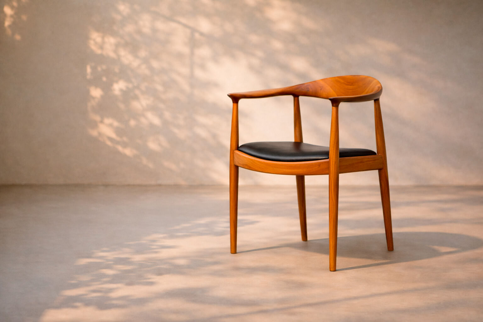 Cadeira The Chair - Peroba Mica + Oleo, Couro Natural Preto 3