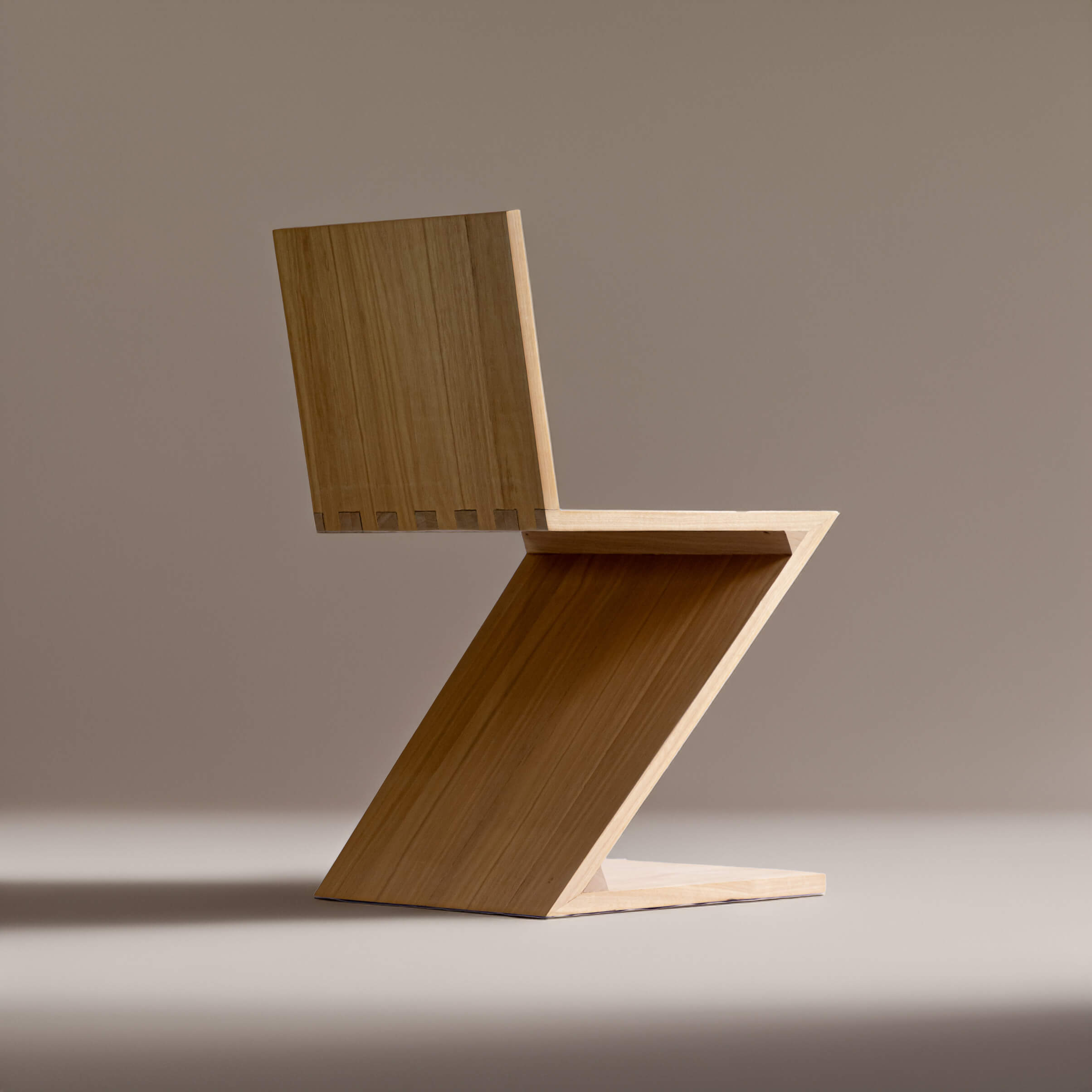 Conheça a história e inspirações da Cadeira Zigzag