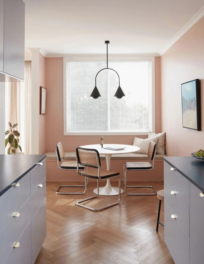 Cadeira-Cesca-Fonte-www.architecturaldigest.com-foto-Sean-Fennessey-2[1]