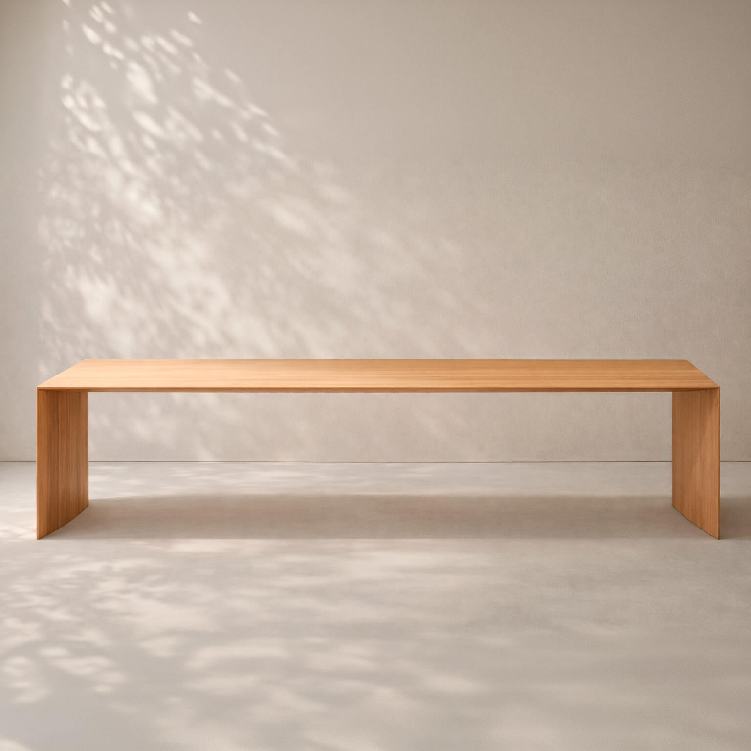 Mesa de Jantar Marquise Mesa de 8 lugares em madeira maciça de Tauari, design contemporâneo com dois apoios