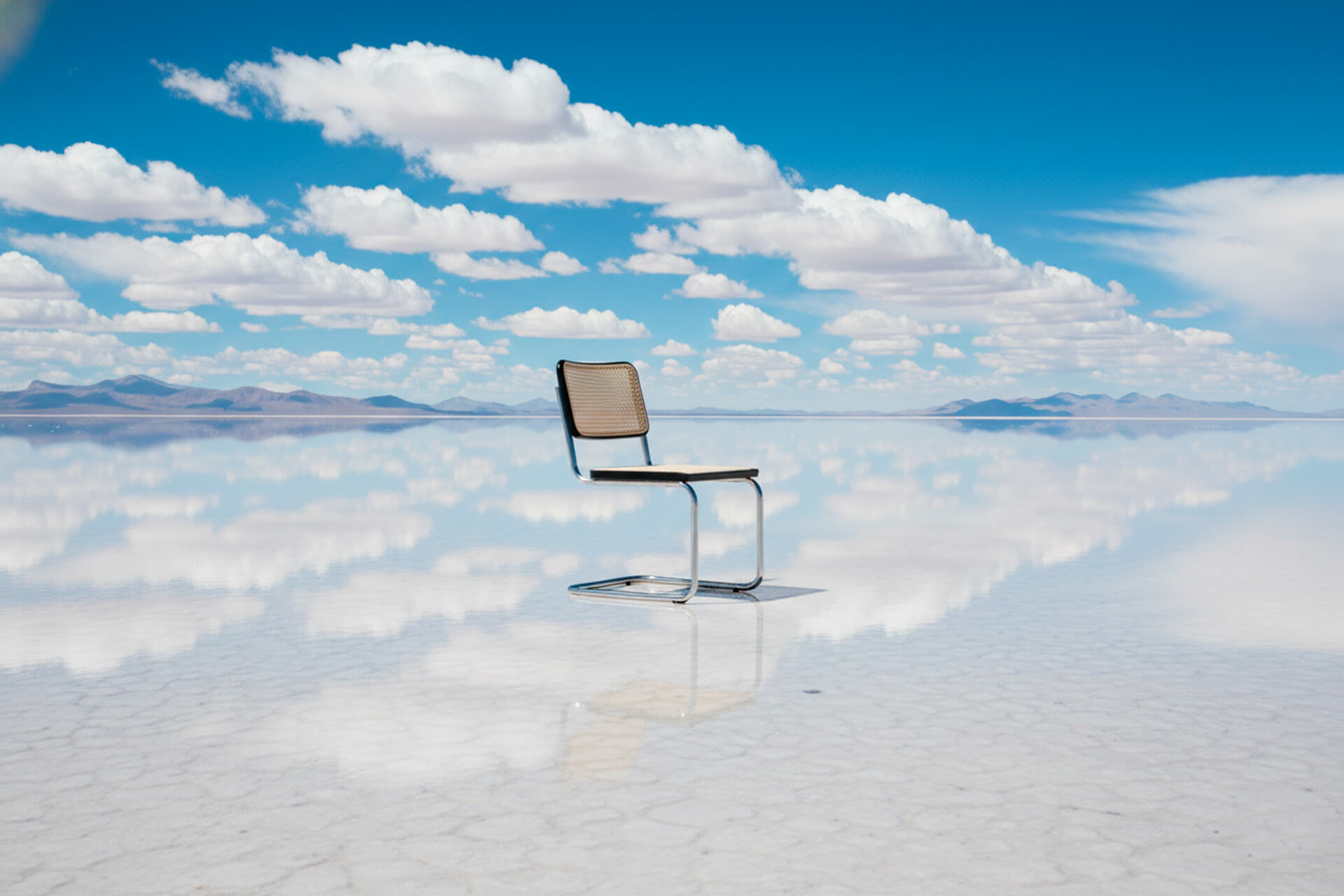 Cadeira Cesca - Aço Inox, Ebanizada Shou Sugi Ban, Palha Natural Salar de Uyuni Bolivia 1